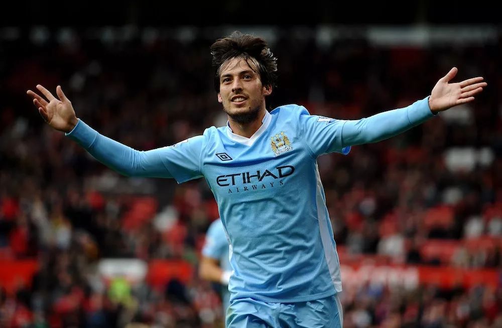  曼城德比争议不断，迪亚斯红牌引热议  