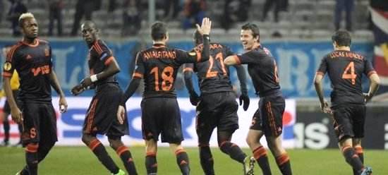  马赛中场核心染红，十人苦战不敌里尔  